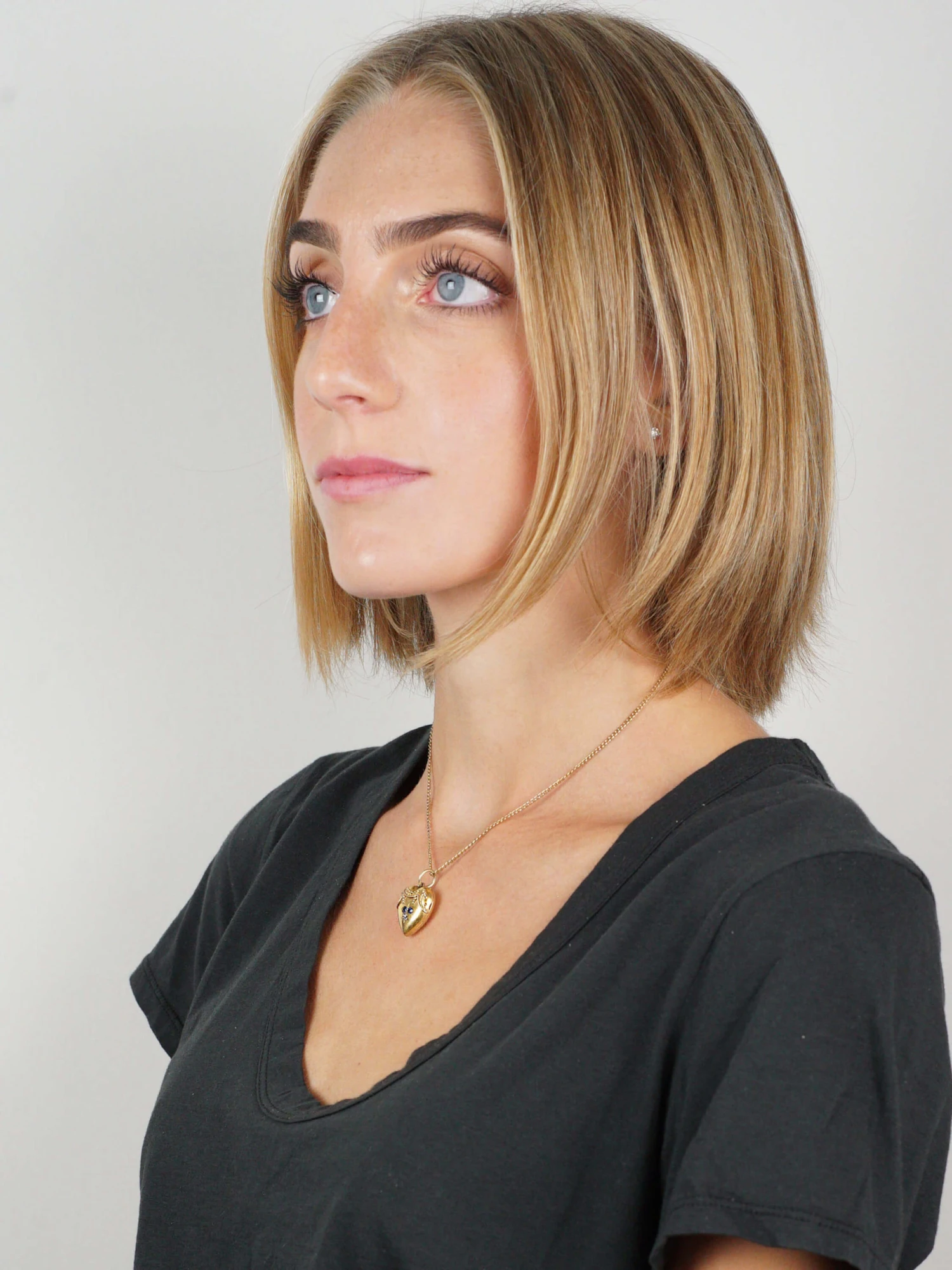 Victorian 15ct Gold Heart Shaped Locket Set With Sapphires & A Diamond 4 Victorian 15ct Gold Heart Shaped Locket Set With Sapphires & A Diamond - Image 2