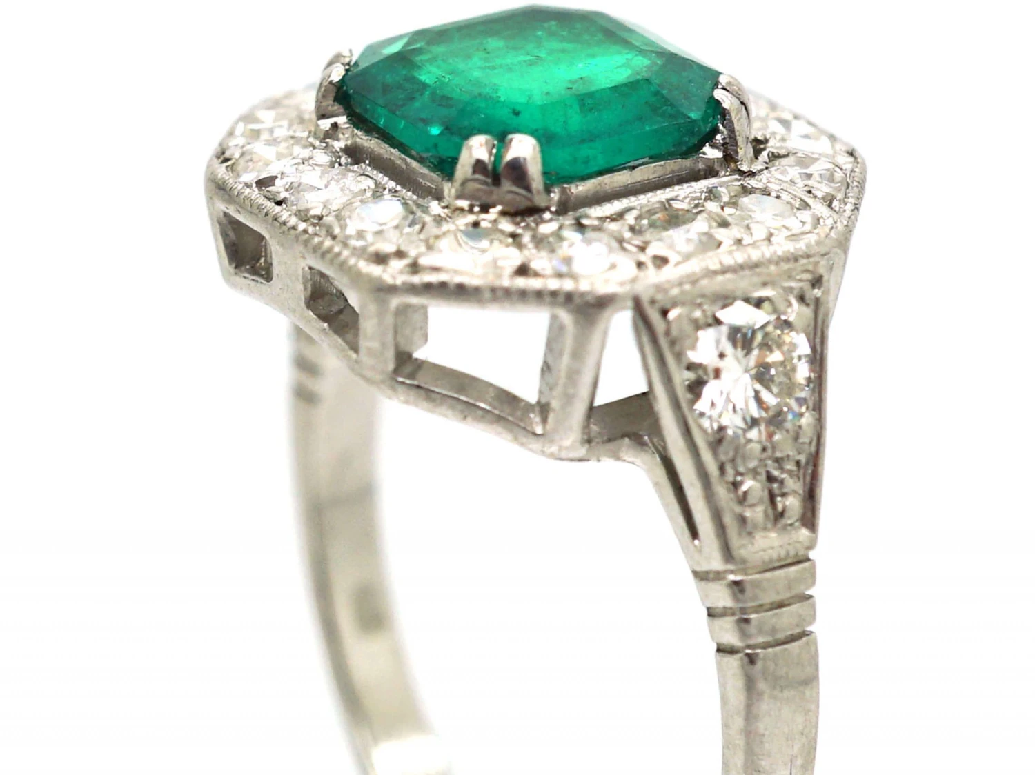 Art Deco 18ct White Gold, Columbian Emerald & Diamond Ring 5 Art Deco 18ct White Gold, Columbian Emerald & Diamond Ring - Image 3