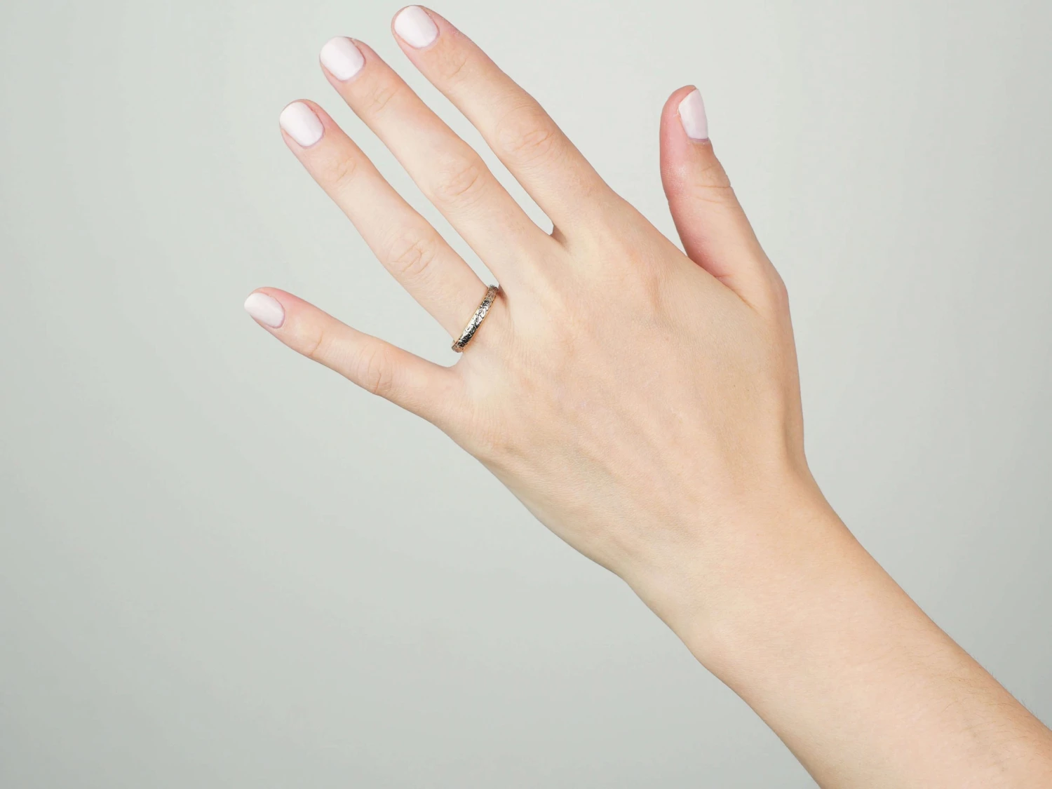 18ct White & Yellow Gold Wedding Ring With Flower Detail 4 18ct White & Yellow Gold Wedding Ring With Flower Detail - Image 2