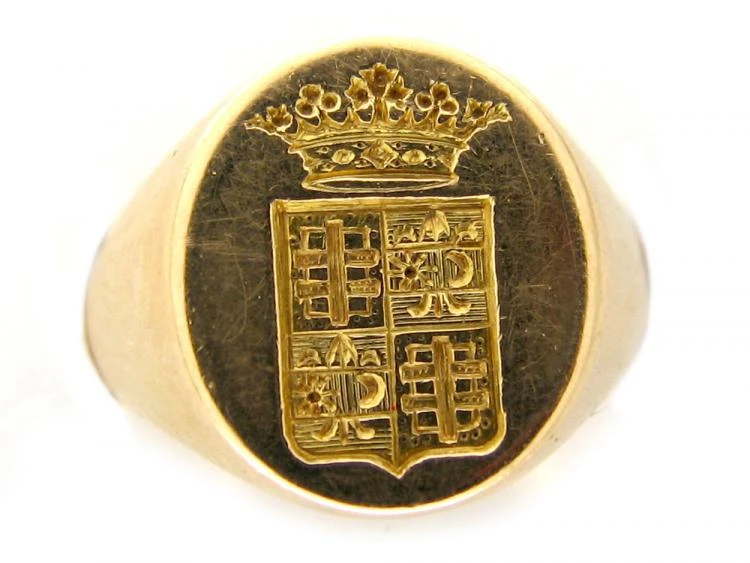 18ct Gold Crested Signet Ring 3 18ct Gold Crested Signet Ring