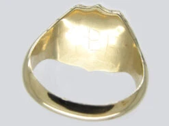 Shield Shaped Gold & Bloodstone Signet Ring 11 Shield Shaped Gold & Bloodstone Signet Ring -Antique Jewellery Company 17d