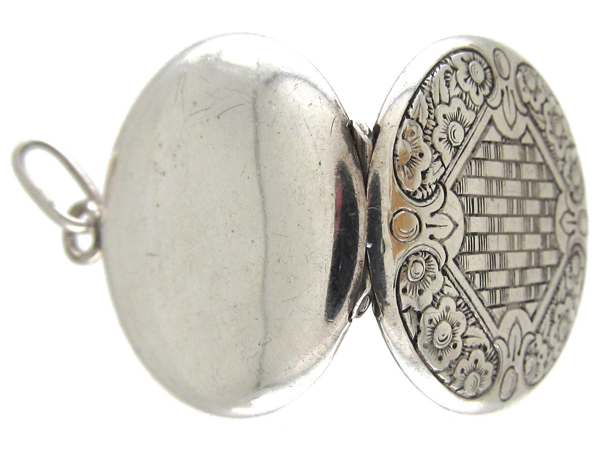 Art Deco Round Silver Locket Pendant 6 Art Deco Round Silver Locket Pendant - Image 4