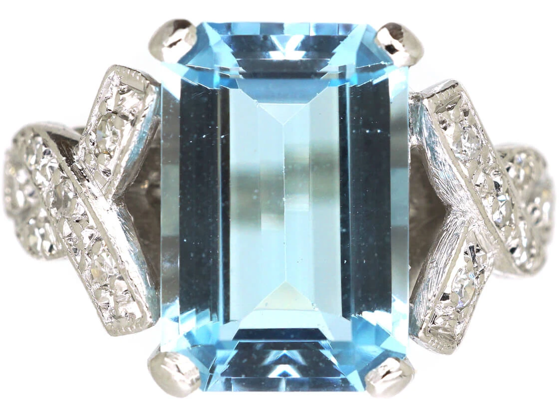 18ct White Gold Rectangular Aquamarine & Diamond Ring 3 18ct White Gold Rectangular Aquamarine & Diamond Ring