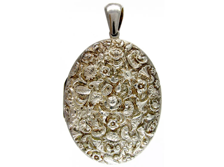 Large Silver Victorian Shell Design Locket 3 Large Silver Victorian Shell Design Locket