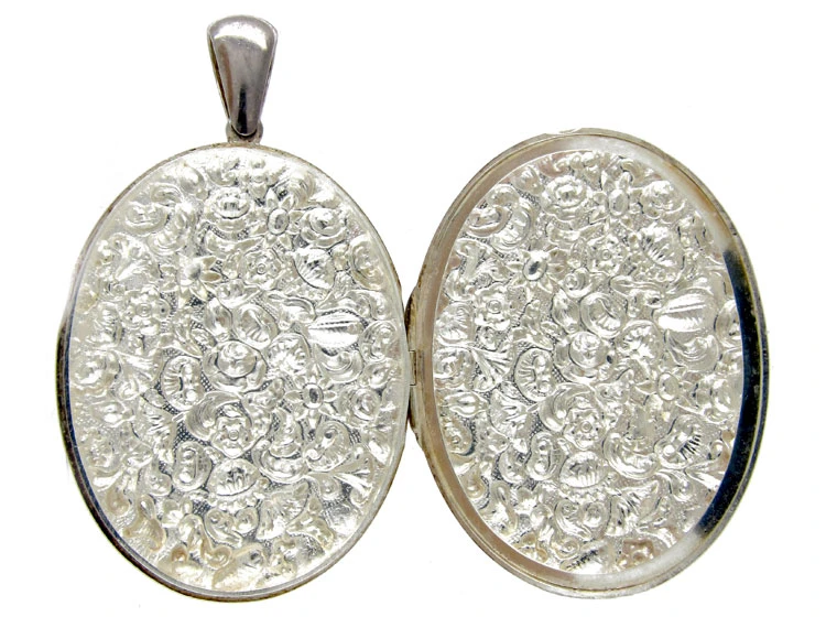 Large Silver Victorian Shell Design Locket 4 Large Silver Victorian Shell Design Locket - Image 2