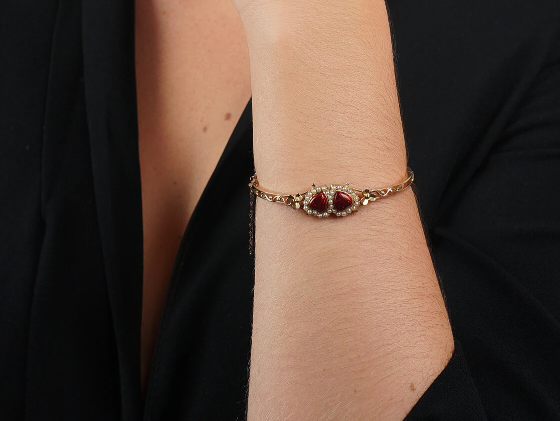 Edwardian 15ct Gold, Red Enamel & Natural Split Pearl Double Heart Bangle 4 Edwardian 15ct Gold, Red Enamel & Natural Split Pearl Double Heart Bangle - Image 2