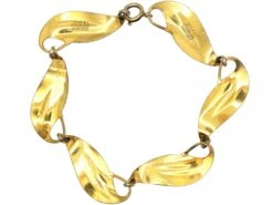 1950s Silver & White Enamel Leaves Bracelet By Finn Jensen 7 1950s Silver & White Enamel Leaves Bracelet By Finn Jensen -Antique Jewellery Company 2afc2bcd vintage white enamel bracelet3 scaled 1