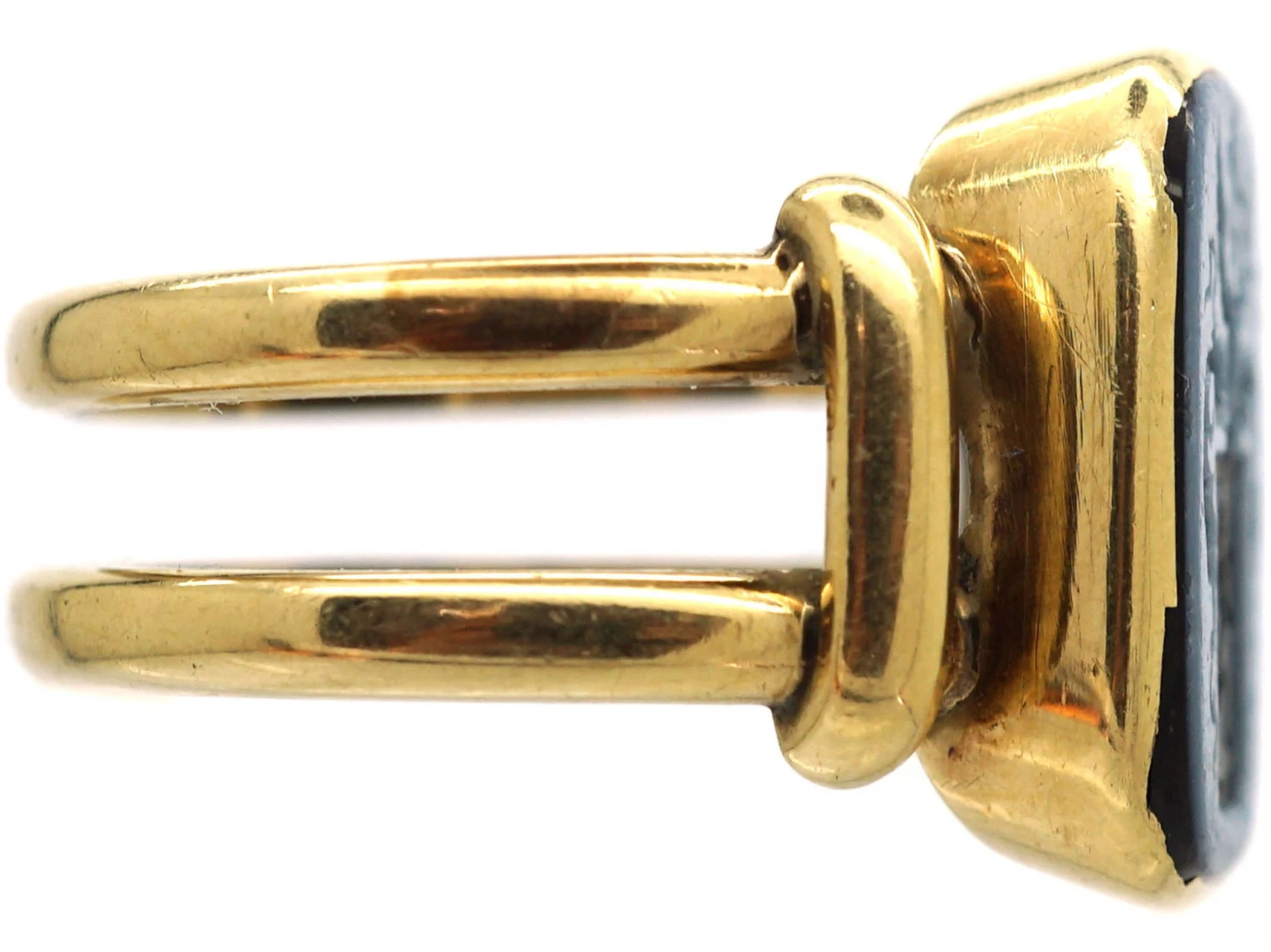 Victorian 18ct Gold Signet Ring With Banded Onyx Intaglio Of A Crest 8 Victorian 18ct Gold Signet Ring With Banded Onyx Intaglio Of A Crest - Image 6