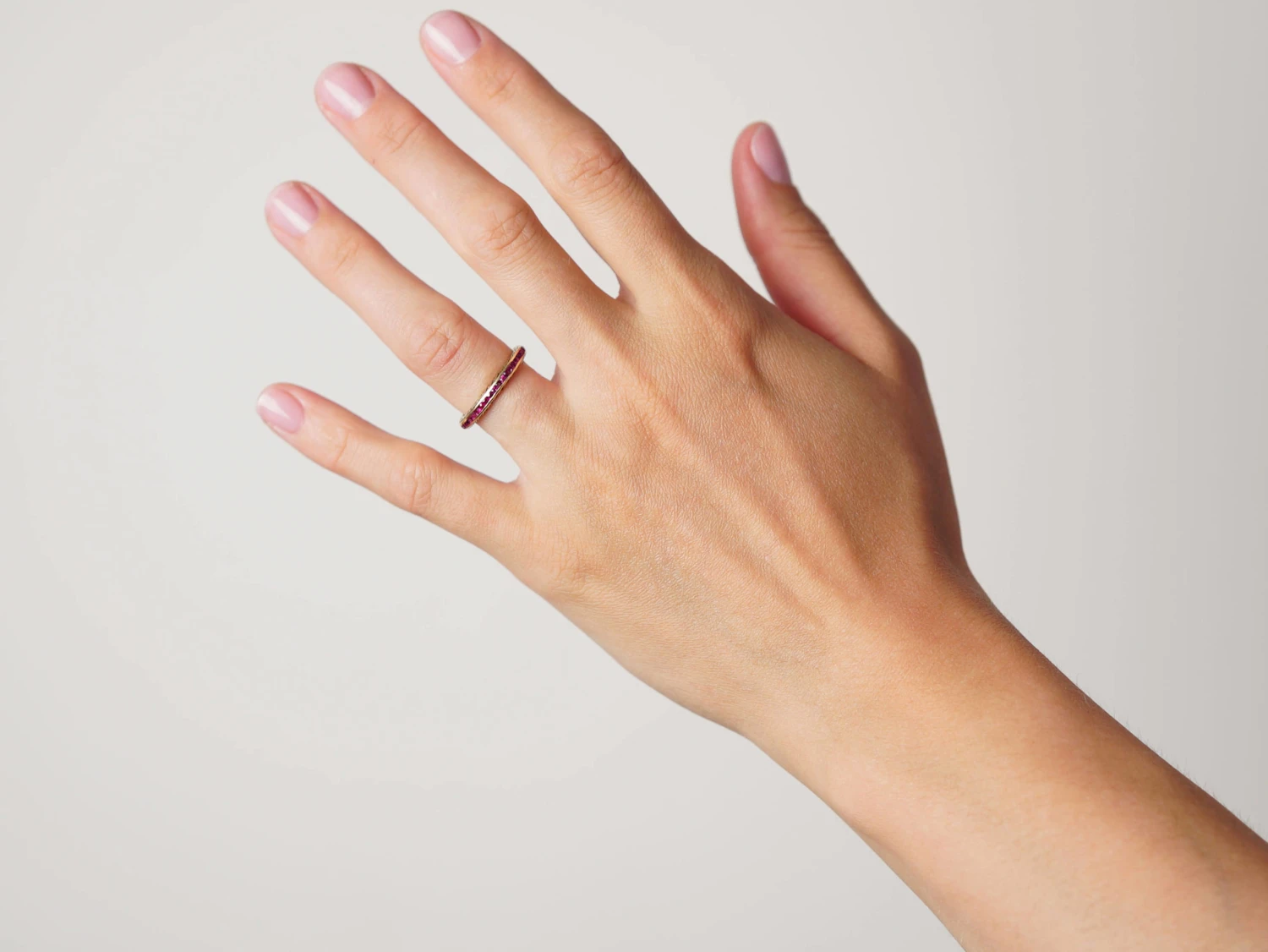 Art Deco 18ct Gold & Ruby Eternity Ring 4 Art Deco 18ct Gold & Ruby Eternity Ring - Image 2