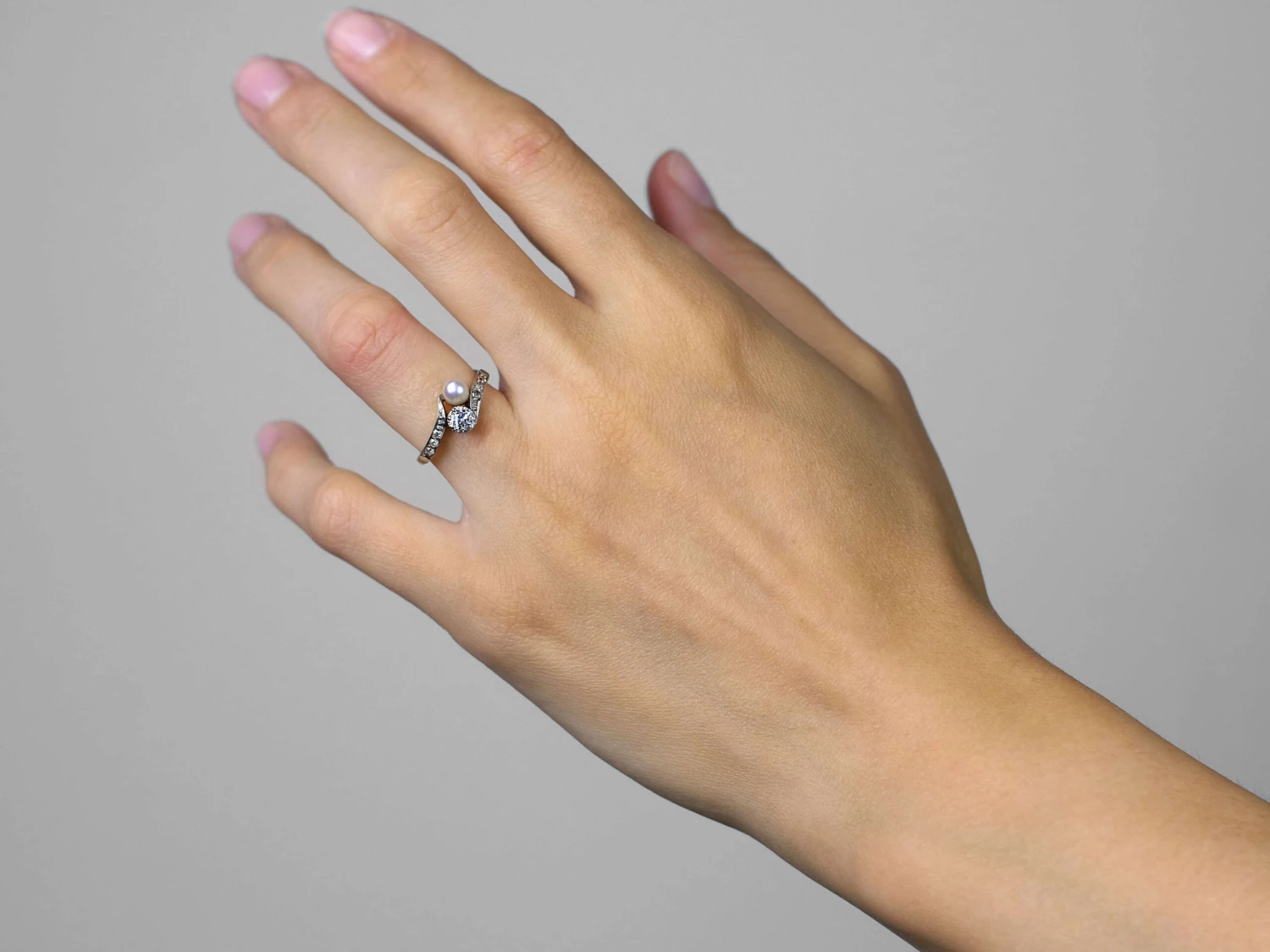 Edwardian 18ct Gold & Platinum Crossover Ring Set With A Natural Pearl & A Diamond 4 Edwardian 18ct Gold & Platinum Crossover Ring Set With A Natural Pearl & A Diamond - Image 2