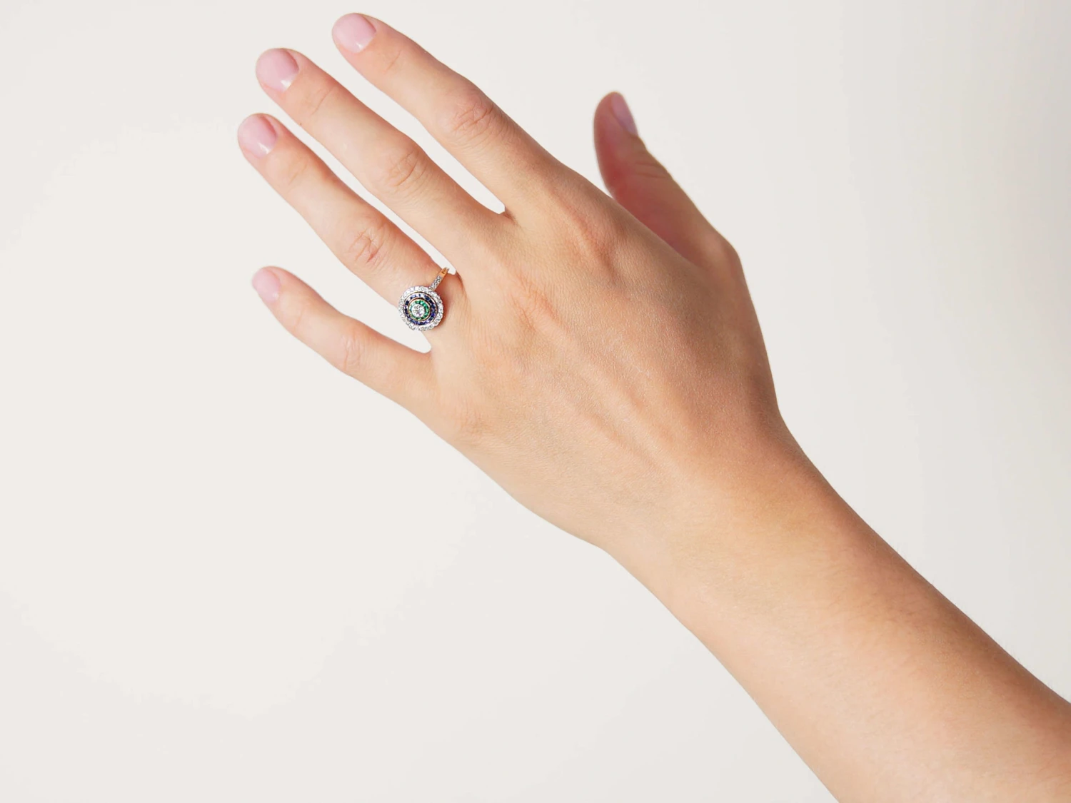 Art Deco 18ct Gold & Platinum, Diamond Emerald & Sapphire Target Ring 4 Art Deco 18ct Gold & Platinum, Diamond Emerald & Sapphire Target Ring - Image 2