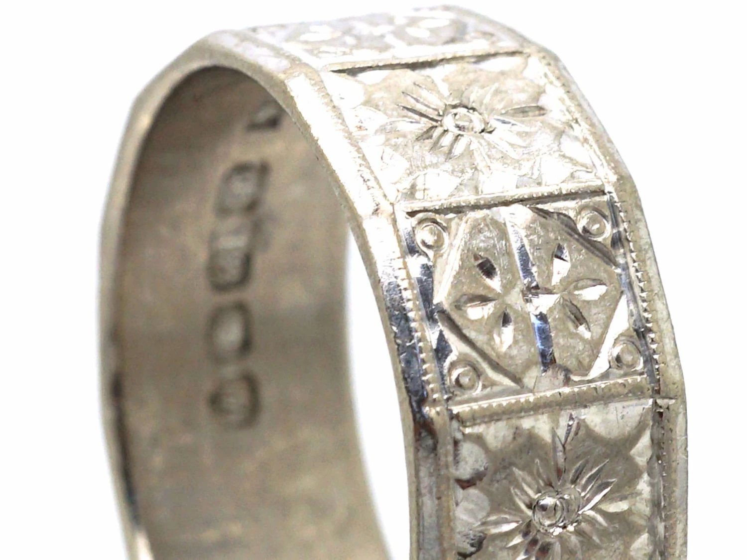 18ct White Gold Wide Wedding Ring With Flower & Diamond Motifs 5 18ct White Gold Wide Wedding Ring With Flower & Diamond Motifs - Image 3