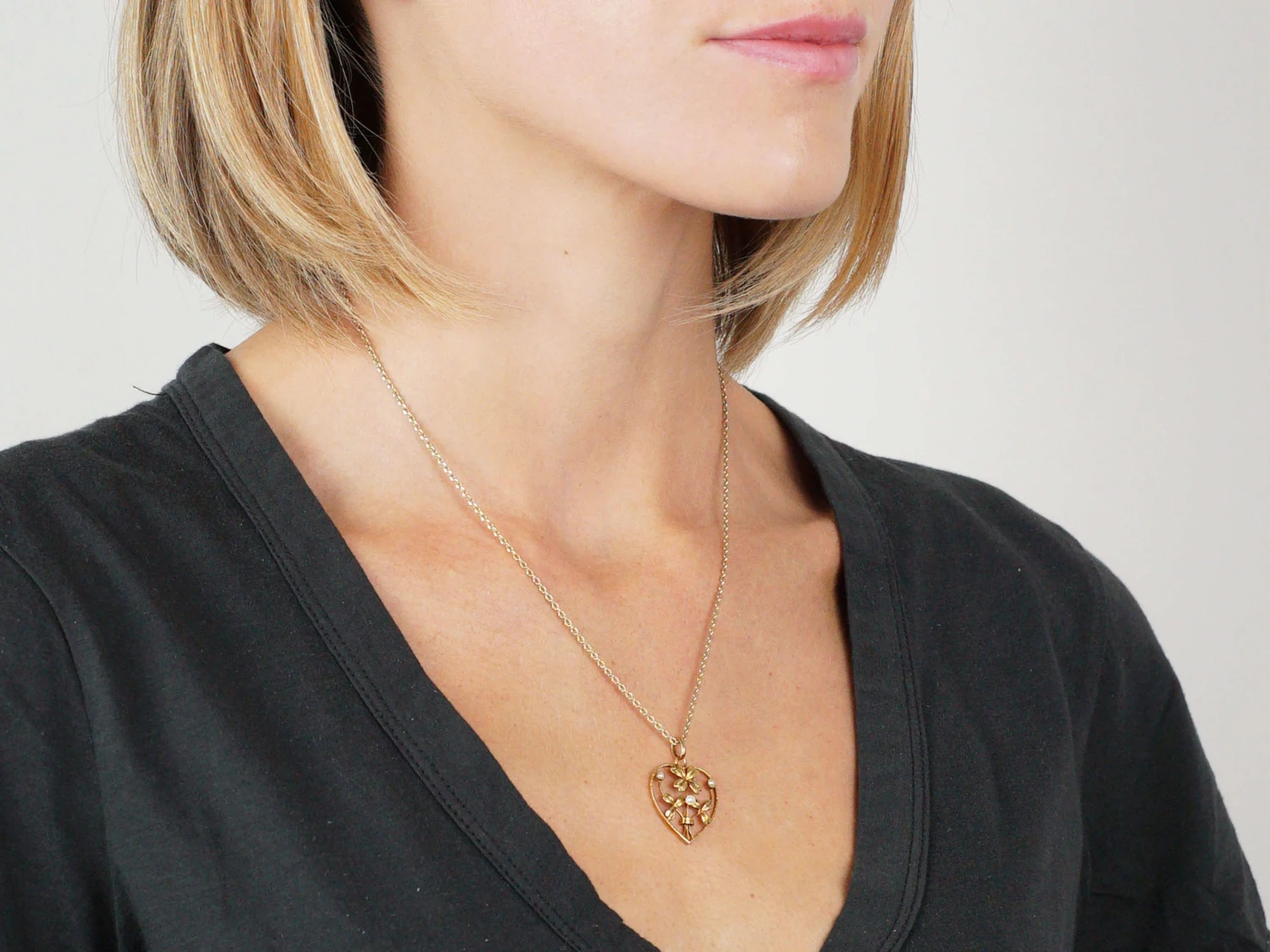 French Belle Epoque 18ct Gold Heart Pendant Set With Natural Pearls 6 French Belle Epoque 18ct Gold Heart Pendant Set With Natural Pearls - Image 4