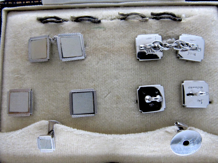 9ct White Gold & Mother Of Pearl Cufflinks, Buttons & Studs Set 5 9ct White Gold & Mother Of Pearl Cufflinks, Buttons & Studs Set - Image 3