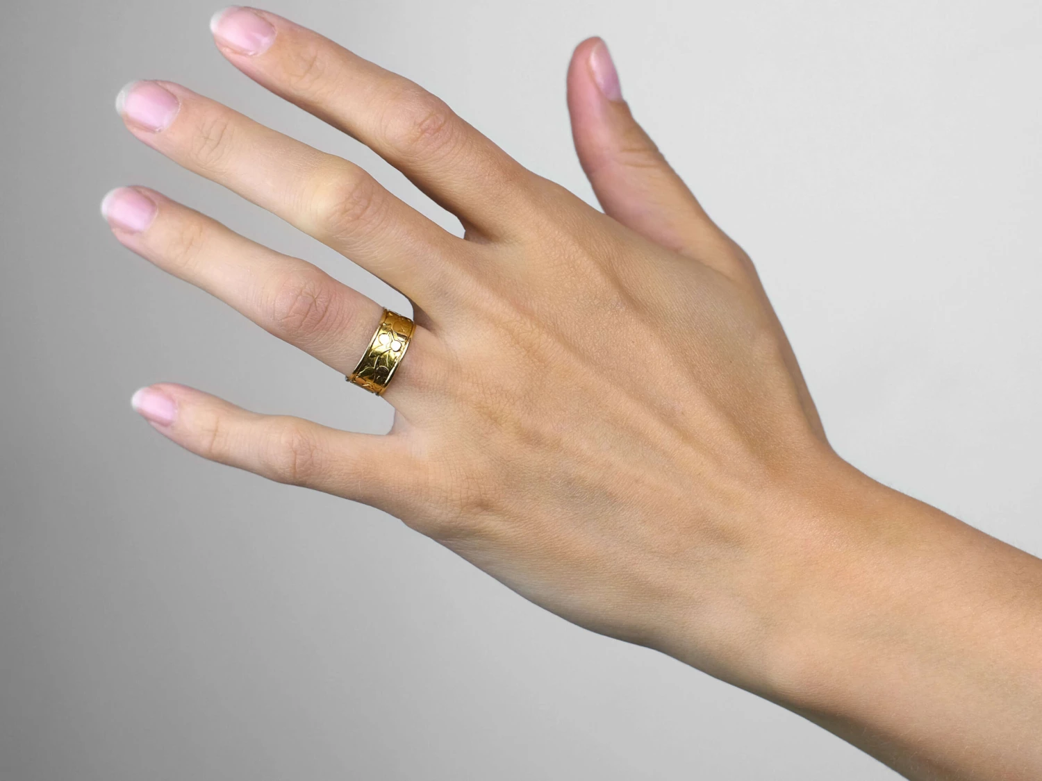 Victorian Two Colour Gold 18ct Gold Wedding Band With Cherry Motif 5 Victorian Two Colour Gold 18ct Gold Wedding Band With Cherry Motif - Image 3