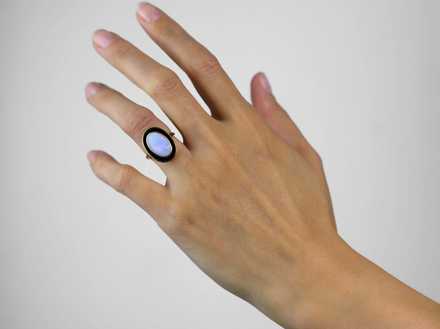 Art Deco 18ct Gold, Opal & Black Enamel Ring 4 Art Deco 18ct Gold, Opal & Black Enamel Ring - Image 2