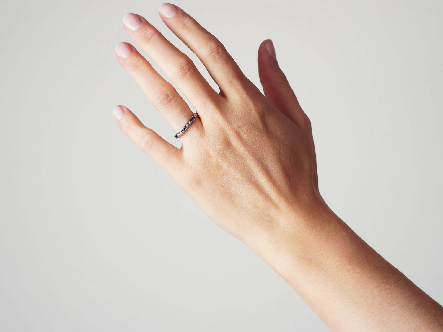 Art Deco 18ct White Gold Sapphire & Diamond Half Eternity Ring 4 Art Deco 18ct White Gold Sapphire & Diamond Half Eternity Ring - Image 2