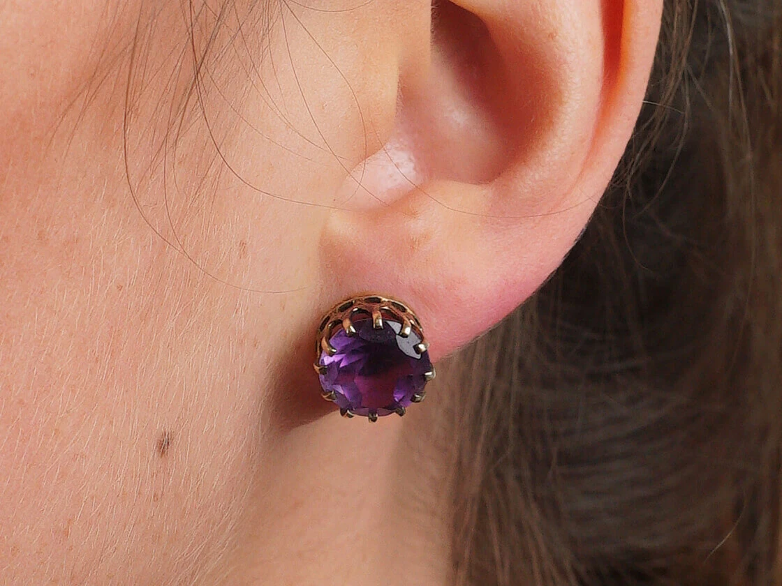 9ct Gold & Amethyst Round Stud Earrings 9 9ct Gold & Amethyst Round Stud Earrings - Image 7