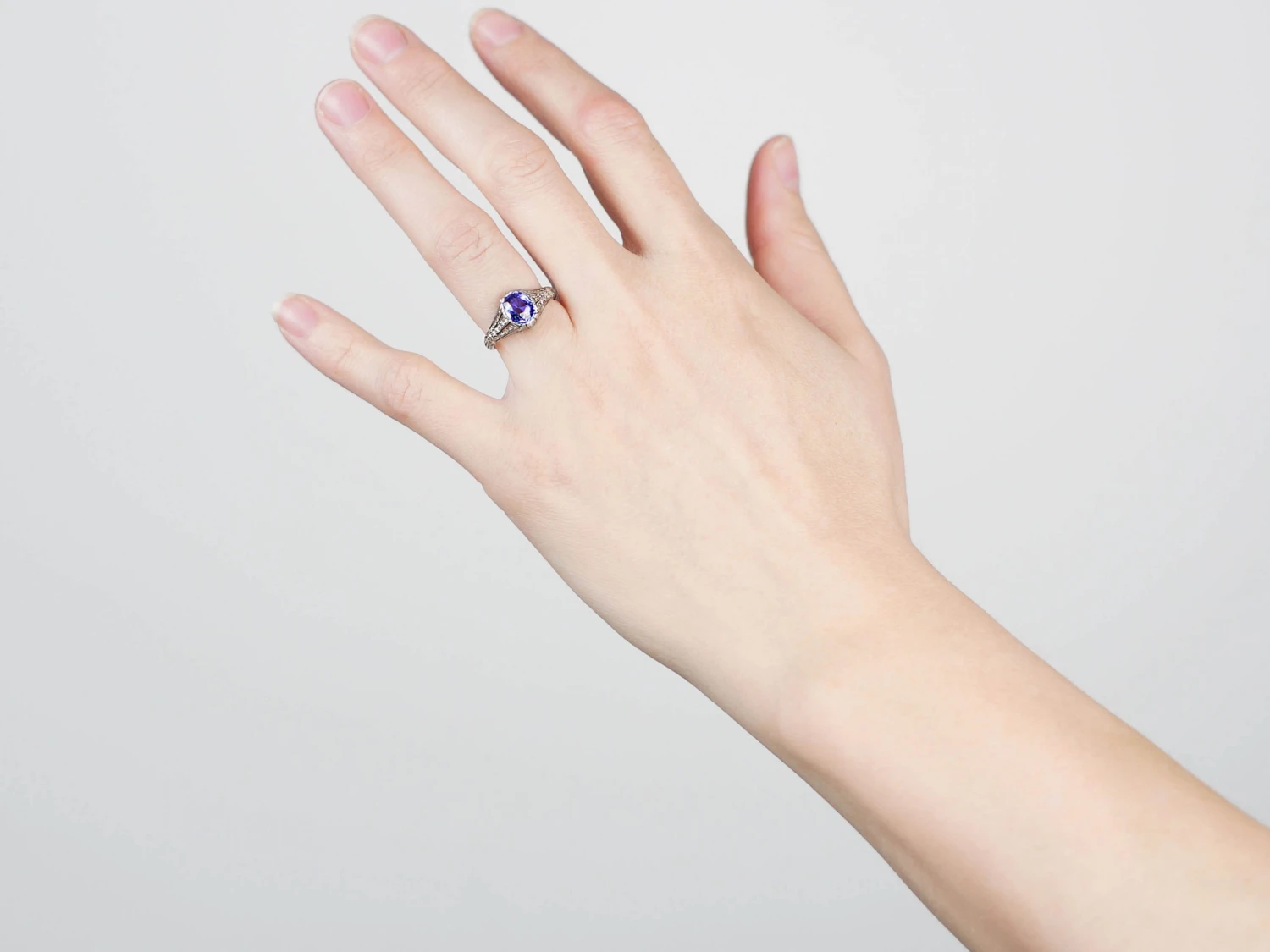 Art Deco Platinum, Ceylon Sapphire & Rose Diamond Ring 4 Art Deco Platinum, Ceylon Sapphire & Rose Diamond Ring - Image 2