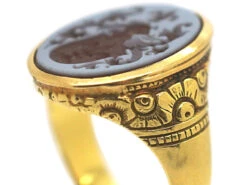 Victorian 18ct Gold Carnelian Intaglio Of A Crest Signet Ring -Antique Jewellery Company 75ad958a dsc00254 scaled 1