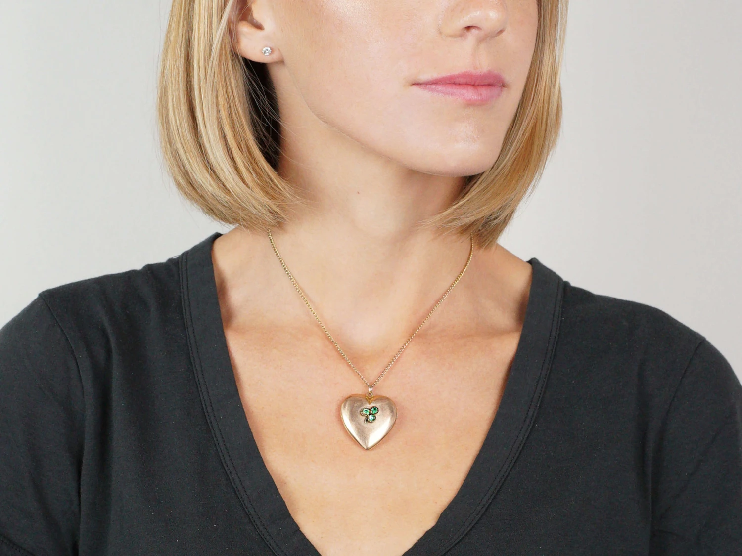 Large Edwardian 10ct Gold Heart Shaped Locket Set With Three Emeralds 8 Large Edwardian 10ct Gold Heart Shaped Locket Set With Three Emeralds - Image 6