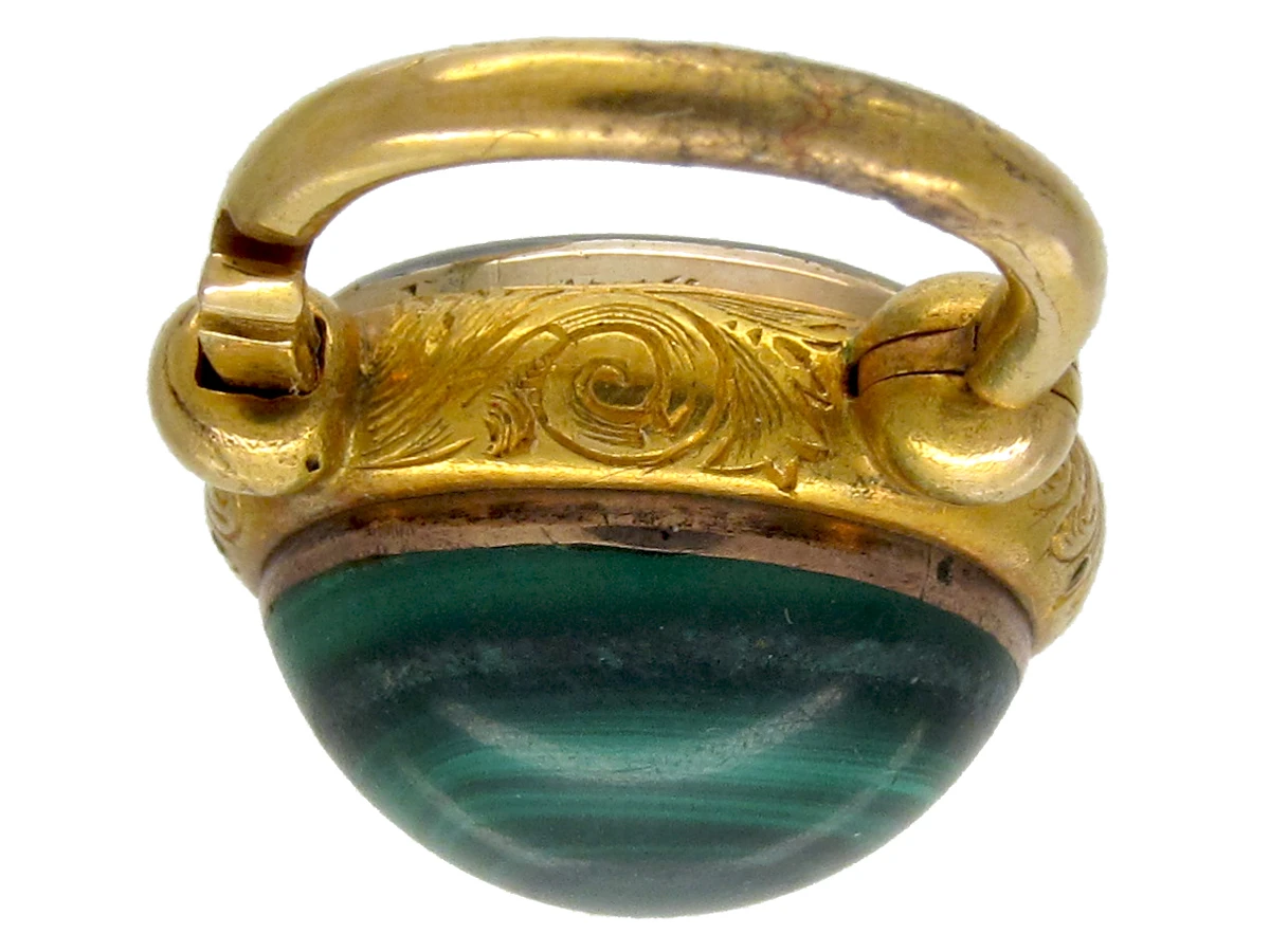 18ct Gold & Malachite Padlock Locket 5 18ct Gold & Malachite Padlock Locket - Image 3