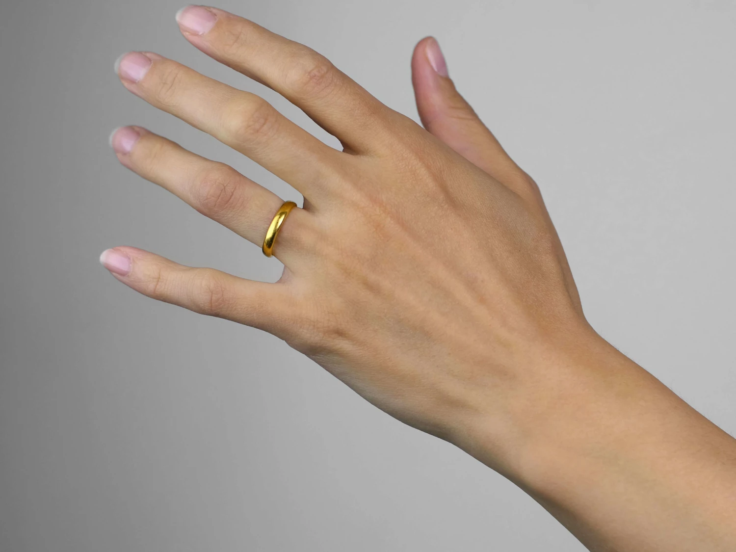 Edwardian 22ct Gold Wedding Band 4 Edwardian 22ct Gold Wedding Band - Image 2