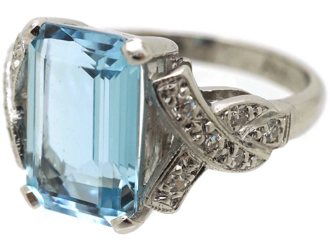 18ct White Gold Rectangular Aquamarine & Diamond Ring 9 18ct White Gold Rectangular Aquamarine & Diamond Ring - Image 7