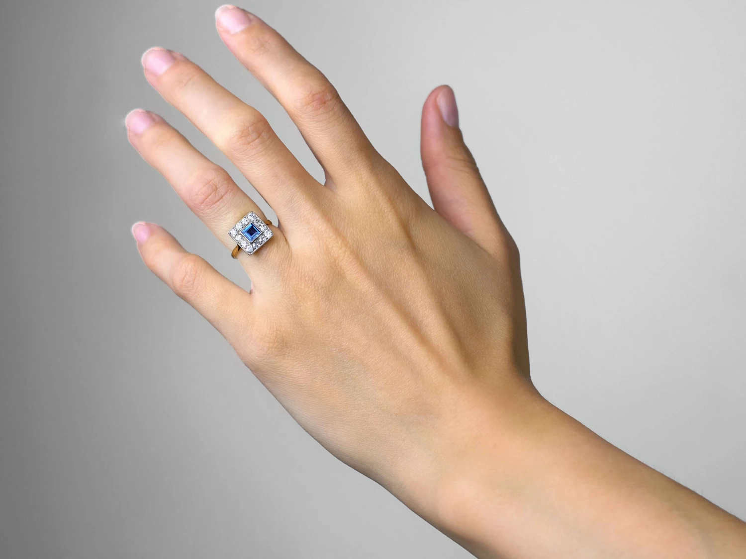 Art Deco 18ct Gold & Platinum Square Sapphire & Diamond Ring 4 Art Deco 18ct Gold & Platinum Square Sapphire & Diamond Ring - Image 2