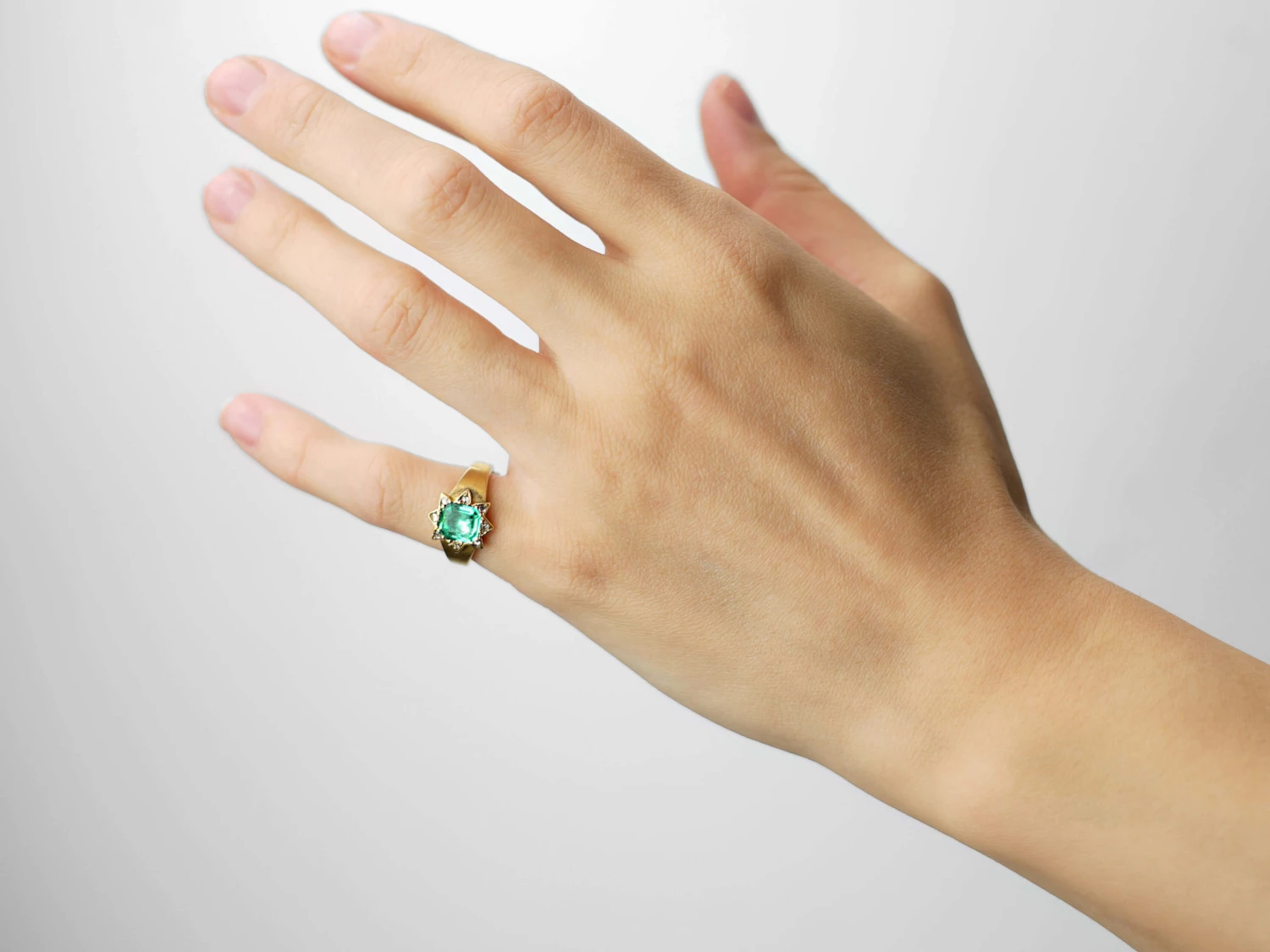 Victorian 18ct Gold, Emerald & Rose Diamond Cluster Ring 4 Victorian 18ct Gold, Emerald & Rose Diamond Cluster Ring - Image 2