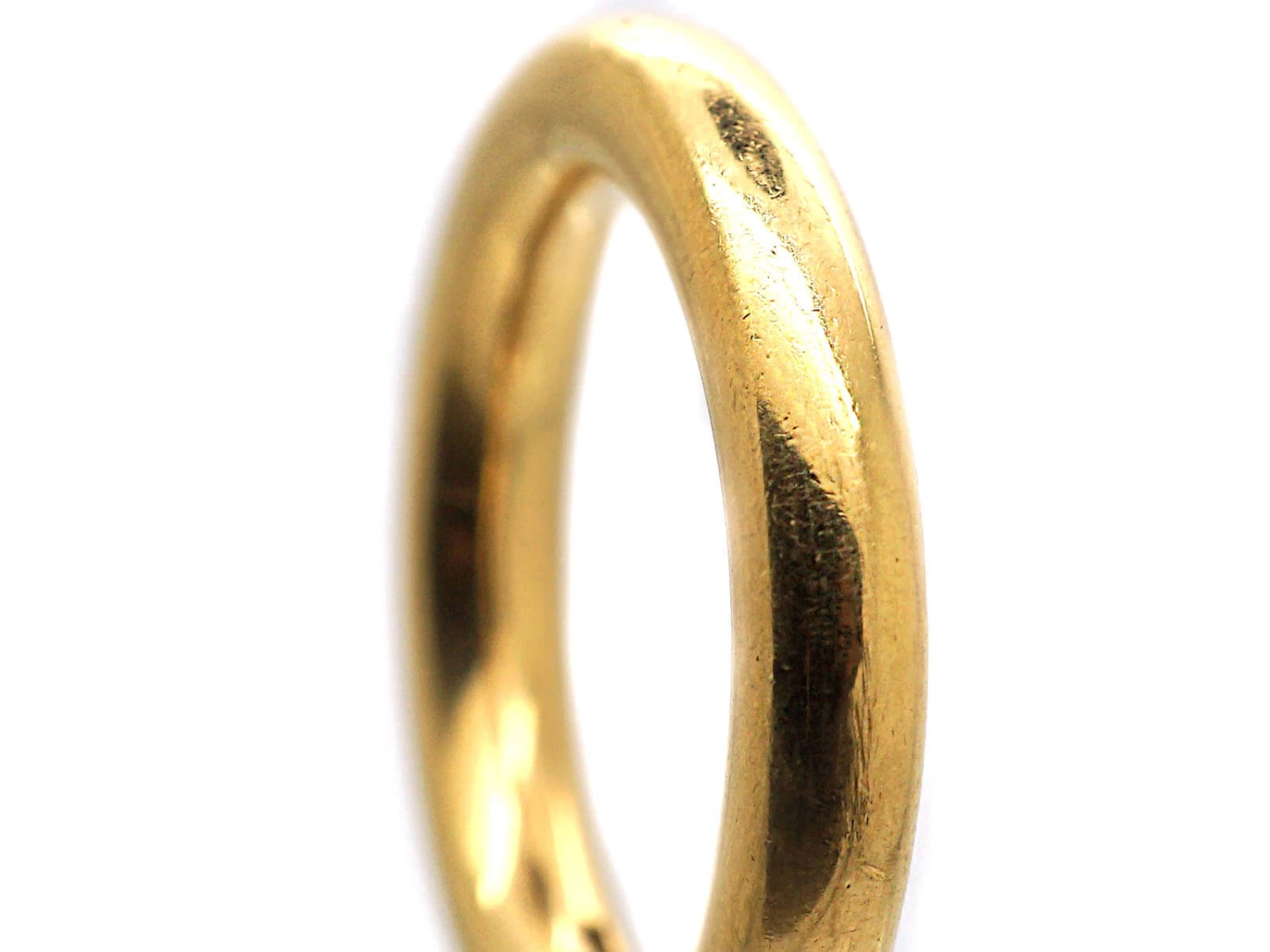 Victorian Large 18ct Gold Wedding Ring 4 Victorian Large 18ct Gold Wedding Ring - Image 2