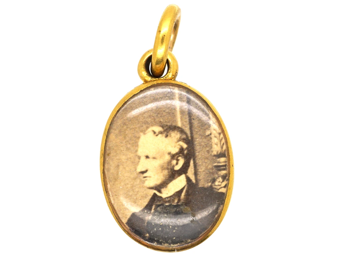 Victorian 18ct Gold Onyx & Natural Split Pearl Pendant With Locket Back 7 Victorian 18ct Gold Onyx & Natural Split Pearl Pendant With Locket Back - Image 5