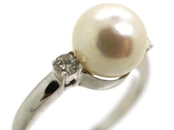18ct White Gold Pearl & Diamond Ring 13 18ct White Gold Pearl & Diamond Ring -Antique Jewellery Company DSC00607