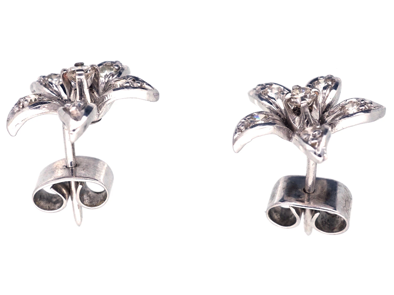 18ct White Gold & Diamond Flower Earrings 4 18ct White Gold & Diamond Flower Earrings - Image 2