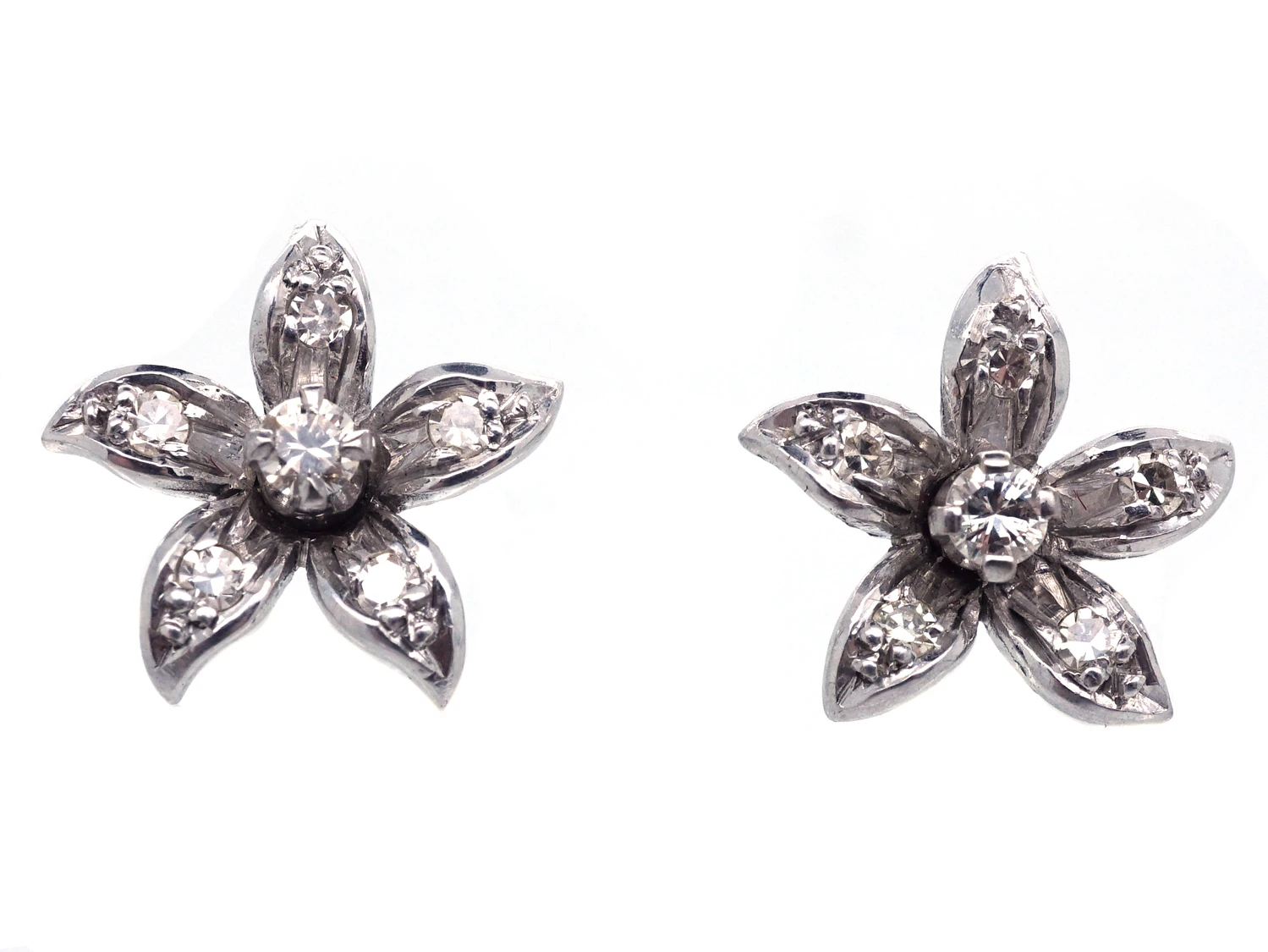 18ct White Gold & Diamond Flower Earrings 3 18ct White Gold & Diamond Flower Earrings