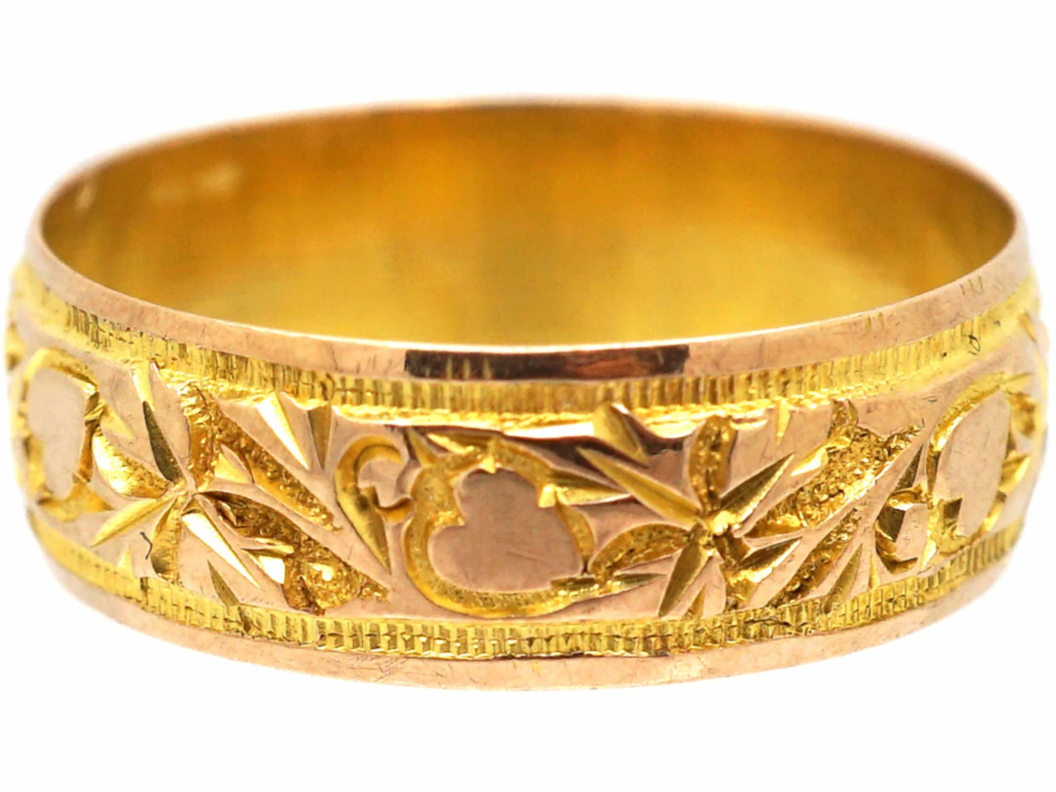 Edwardian 9ct Gold Wedding Ring Engraved With Hearts & Ivy Leaves 7 Edwardian 9ct Gold Wedding Ring Engraved With Hearts & Ivy Leaves - Image 5