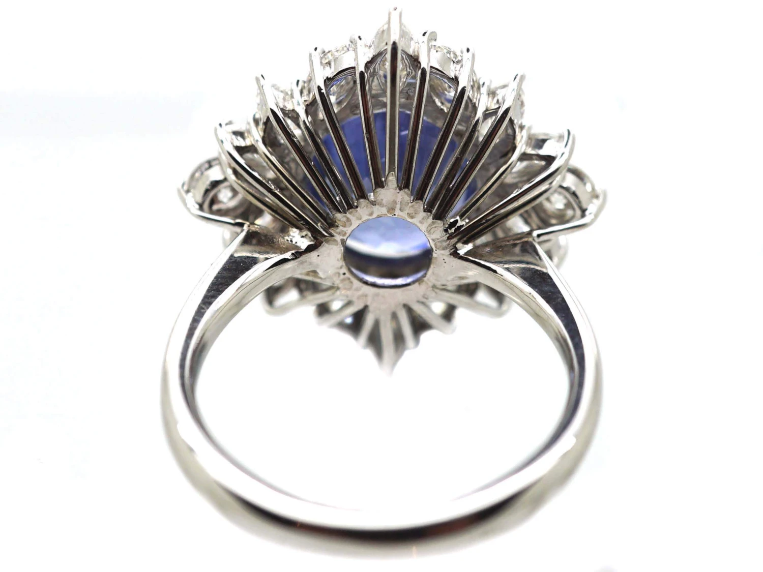 18ct White Gold Large Colour Change Ceylon Sapphire & Diamond Ballerina Ring 5 18ct White Gold Large Colour Change Ceylon Sapphire & Diamond Ballerina Ring - Image 3
