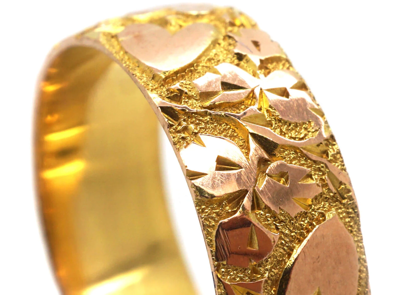 Edwardian 9ct Gold Wedding Band With Hearts Motif 4 Edwardian 9ct Gold Wedding Band With Hearts Motif - Image 2