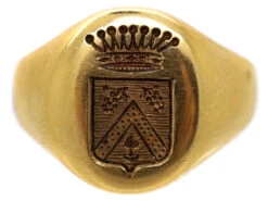 French 18ct Gold Signet Ring With Engraved Crest 10 French 18ct Gold Signet Ring With Engraved Crest -Antique Jewellery Company DSC00894