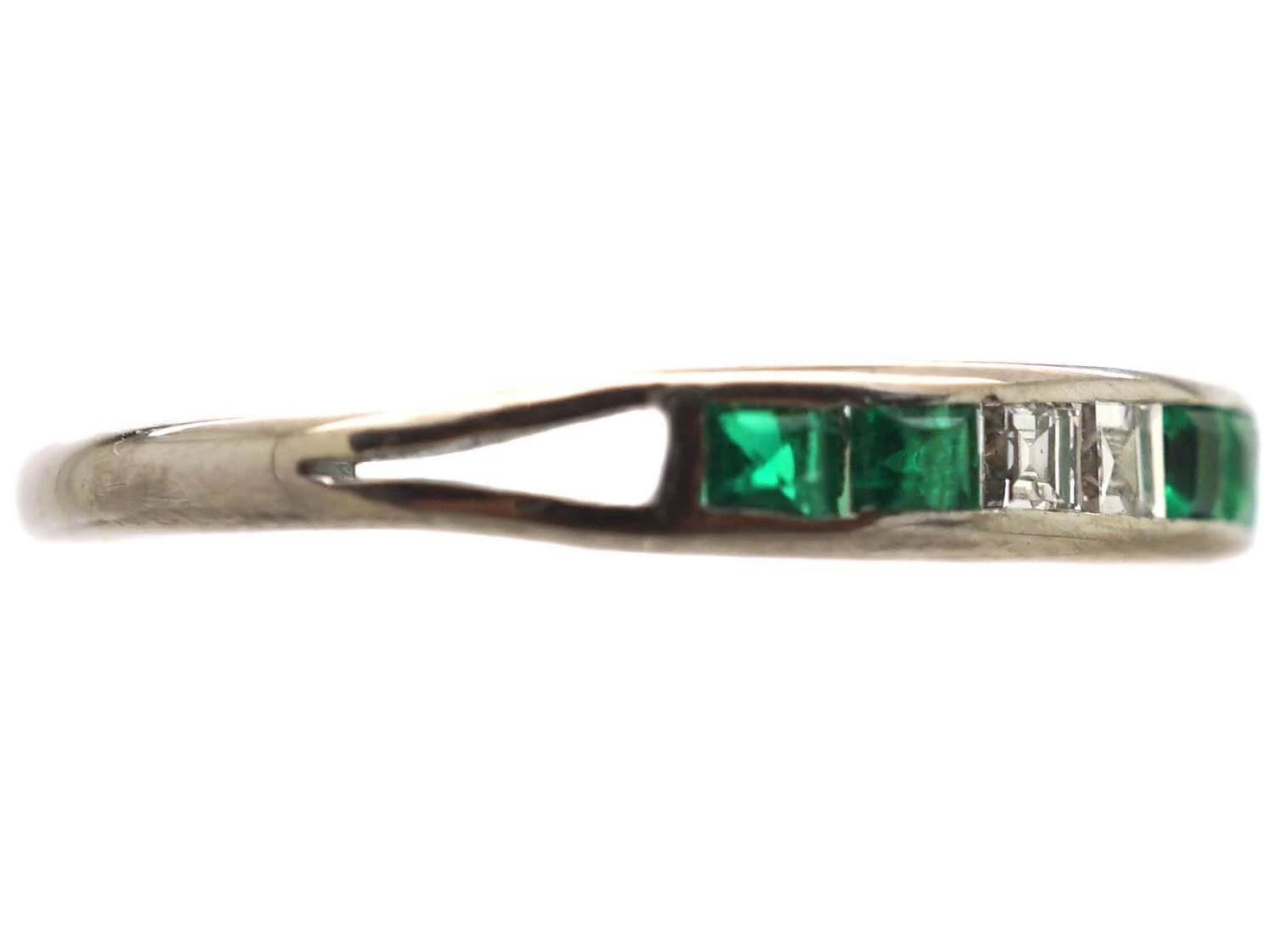 18ct White Gold, Emerald & Diamond Half Eternity Ring 6 18ct White Gold, Emerald & Diamond Half Eternity Ring - Image 4