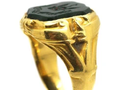 Victorian 18ct Gold Signet Ring With A Bloodstone Intaglio Of A Peacock & Crown 12 Victorian 18ct Gold Signet Ring With A Bloodstone Intaglio Of A Peacock & Crown -Antique Jewellery Company DSC01090