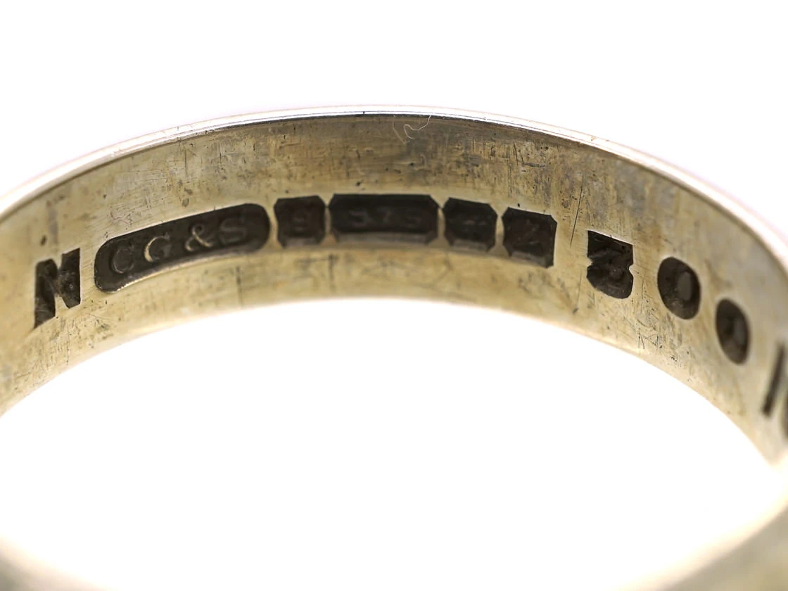 9ct White Gold Engraved Wedding Band 9 9ct White Gold Engraved Wedding Band - Image 7