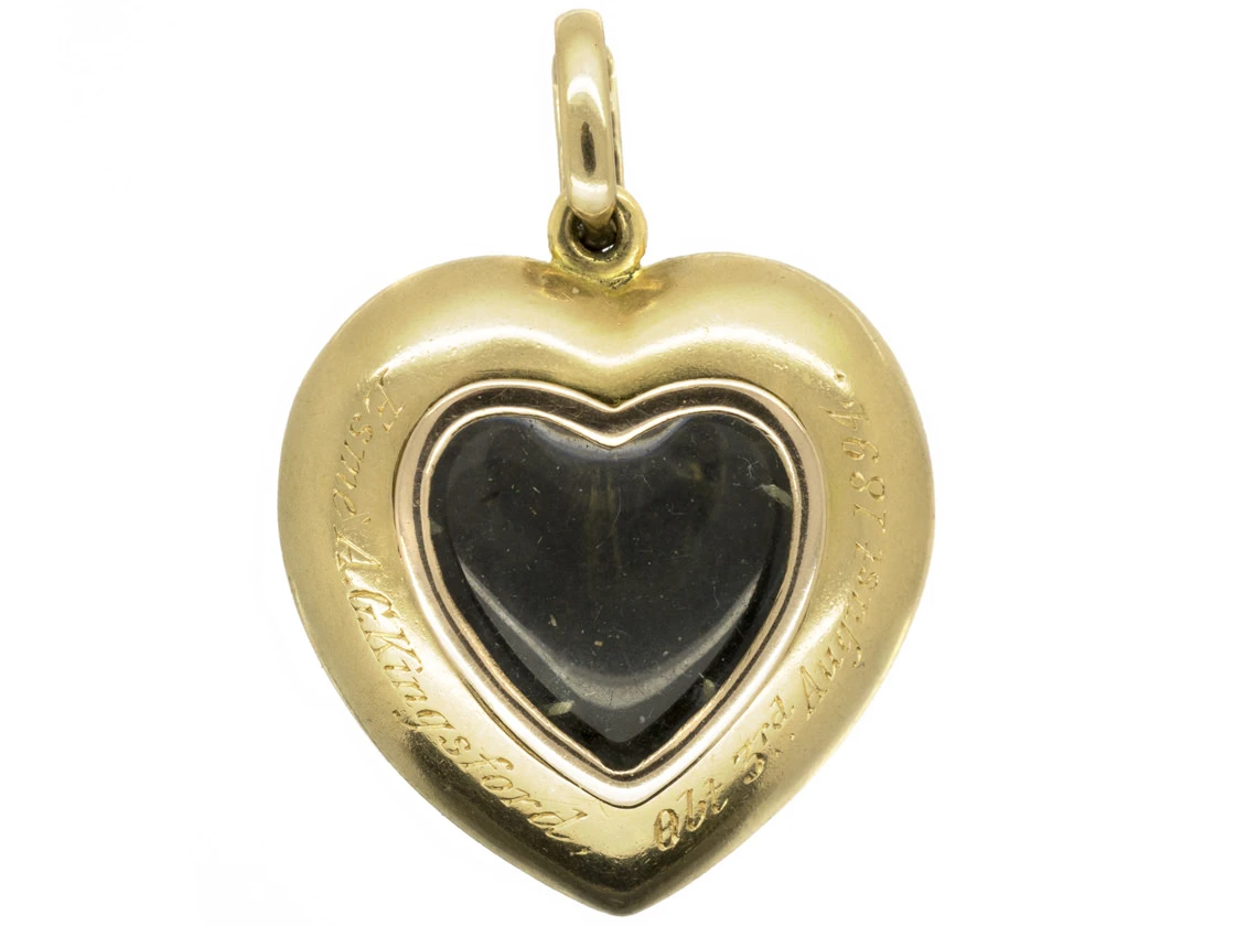18ct Gold Victorian Heart Pendant With The Initial E In The Original Case 4 18ct Gold Victorian Heart Pendant With The Initial E In The Original Case - Image 2