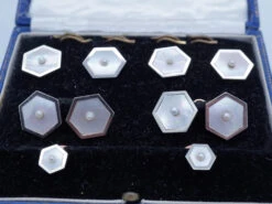 18ct & 9ct Gold, Mother Of Pearl & Natural Pearl Art Deco Dress Set 13 18ct & 9ct Gold, Mother Of Pearl & Natural Pearl Art Deco Dress Set -Antique Jewellery Company DSC01510 2