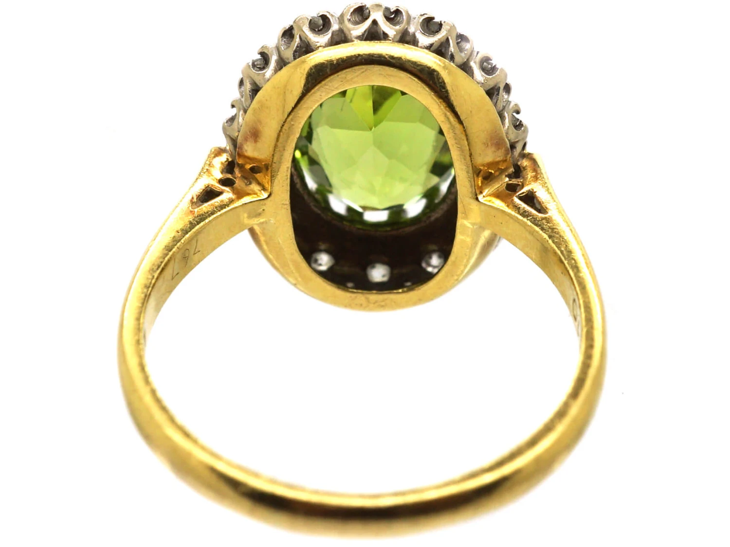 18ct Gold Cluster Ring Set With A Peridot Surrounded By Diamonds 5 18ct Gold Cluster Ring Set With A Peridot Surrounded By Diamonds - Image 3