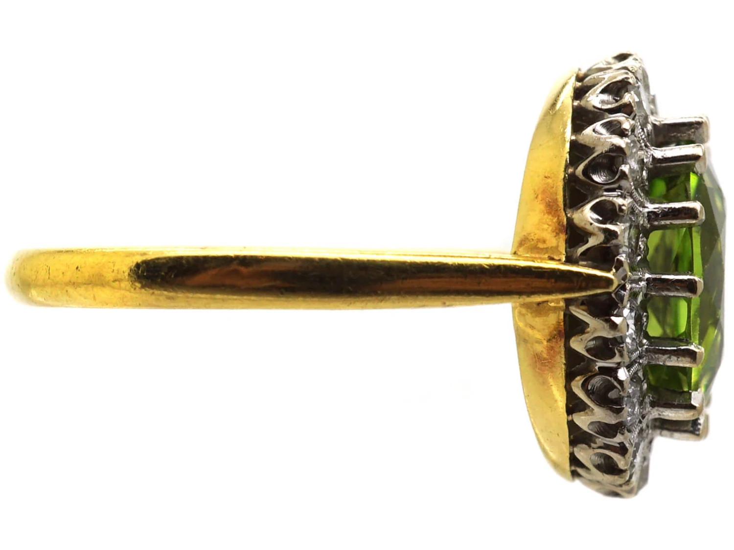 18ct Gold Cluster Ring Set With A Peridot Surrounded By Diamonds 6 18ct Gold Cluster Ring Set With A Peridot Surrounded By Diamonds - Image 4