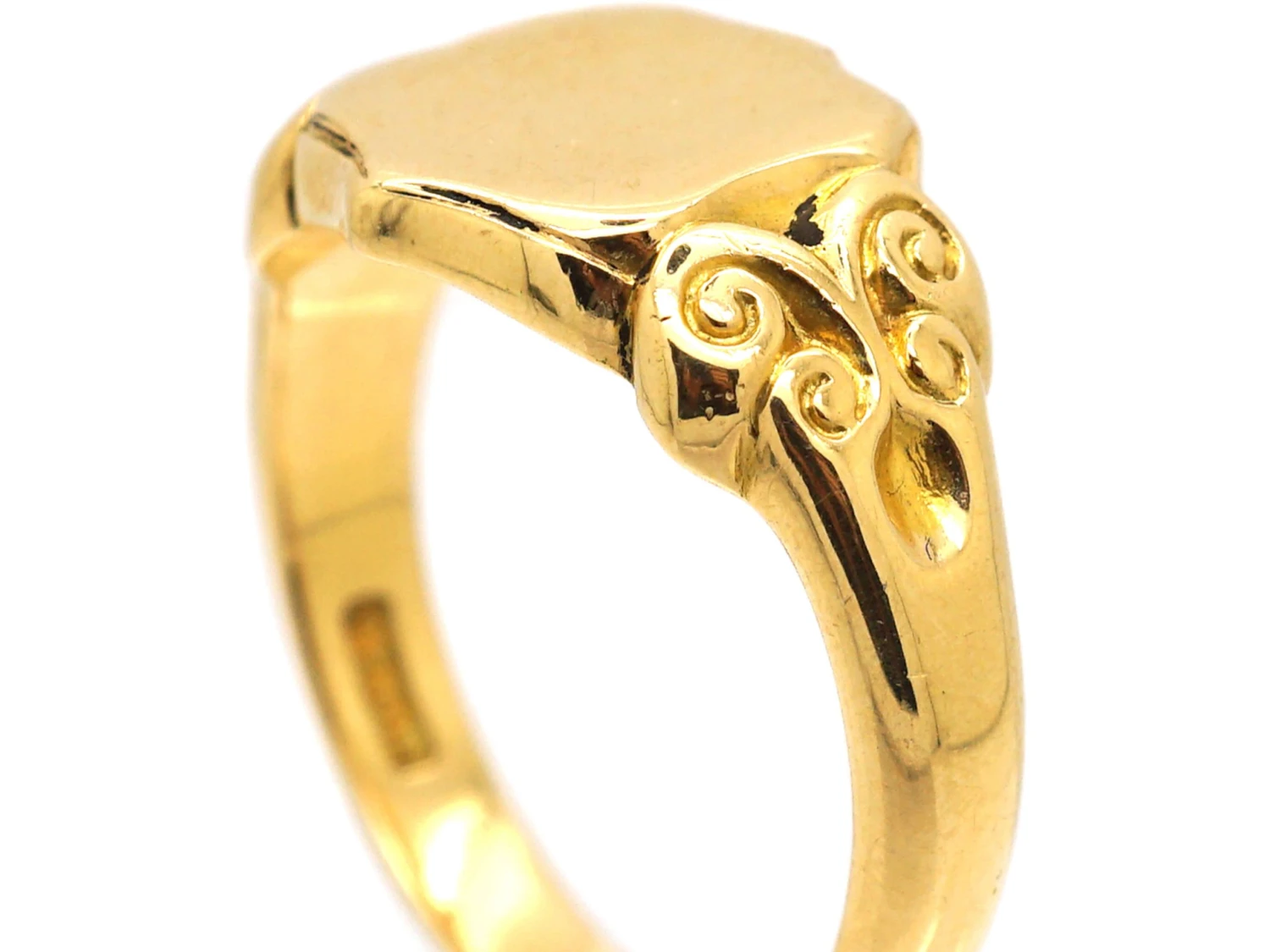 Victorian 18ct Gold Signet Ring 4 Victorian 18ct Gold Signet Ring - Image 2