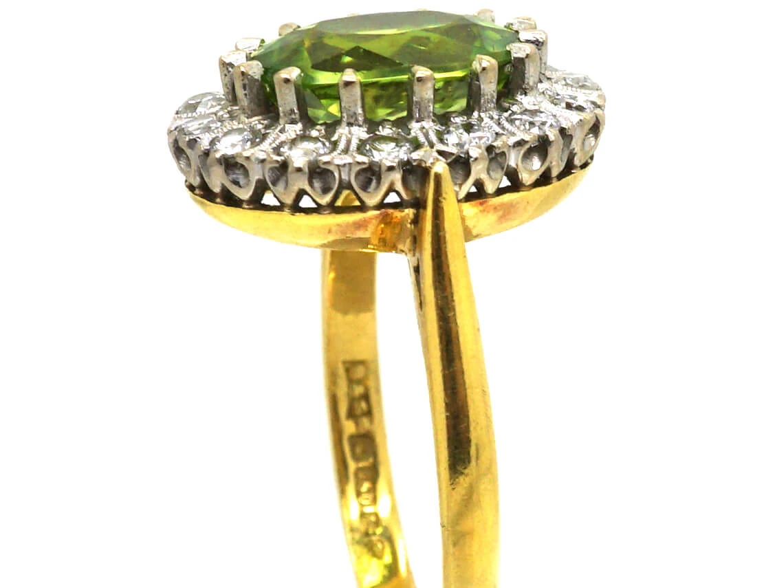 18ct Gold Cluster Ring Set With A Peridot Surrounded By Diamonds 8 18ct Gold Cluster Ring Set With A Peridot Surrounded By Diamonds - Image 6