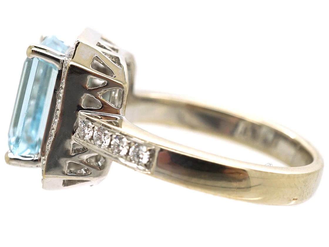 18ct White Gold, Aquamarine & Diamond Rectangular Ring With Diamond Set Shoulders 6 18ct White Gold, Aquamarine & Diamond Rectangular Ring With Diamond Set Shoulders - Image 4