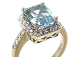 18ct White Gold, Aquamarine & Diamond Rectangular Ring With Diamond Set Shoulders 12 18ct White Gold, Aquamarine & Diamond Rectangular Ring With Diamond Set Shoulders -Antique Jewellery Company DSC01922
